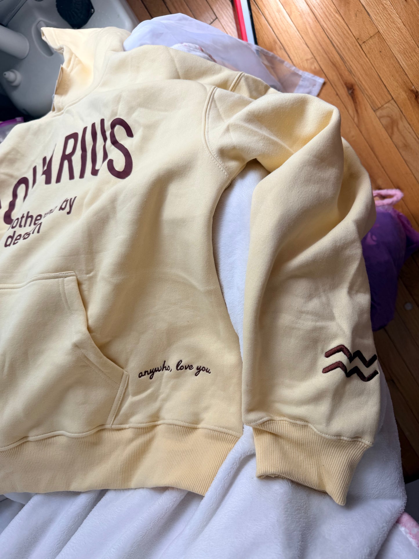 Aquarius Hoodie (buttercream)